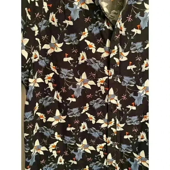 Men's large button up top - Picture 2 of 3